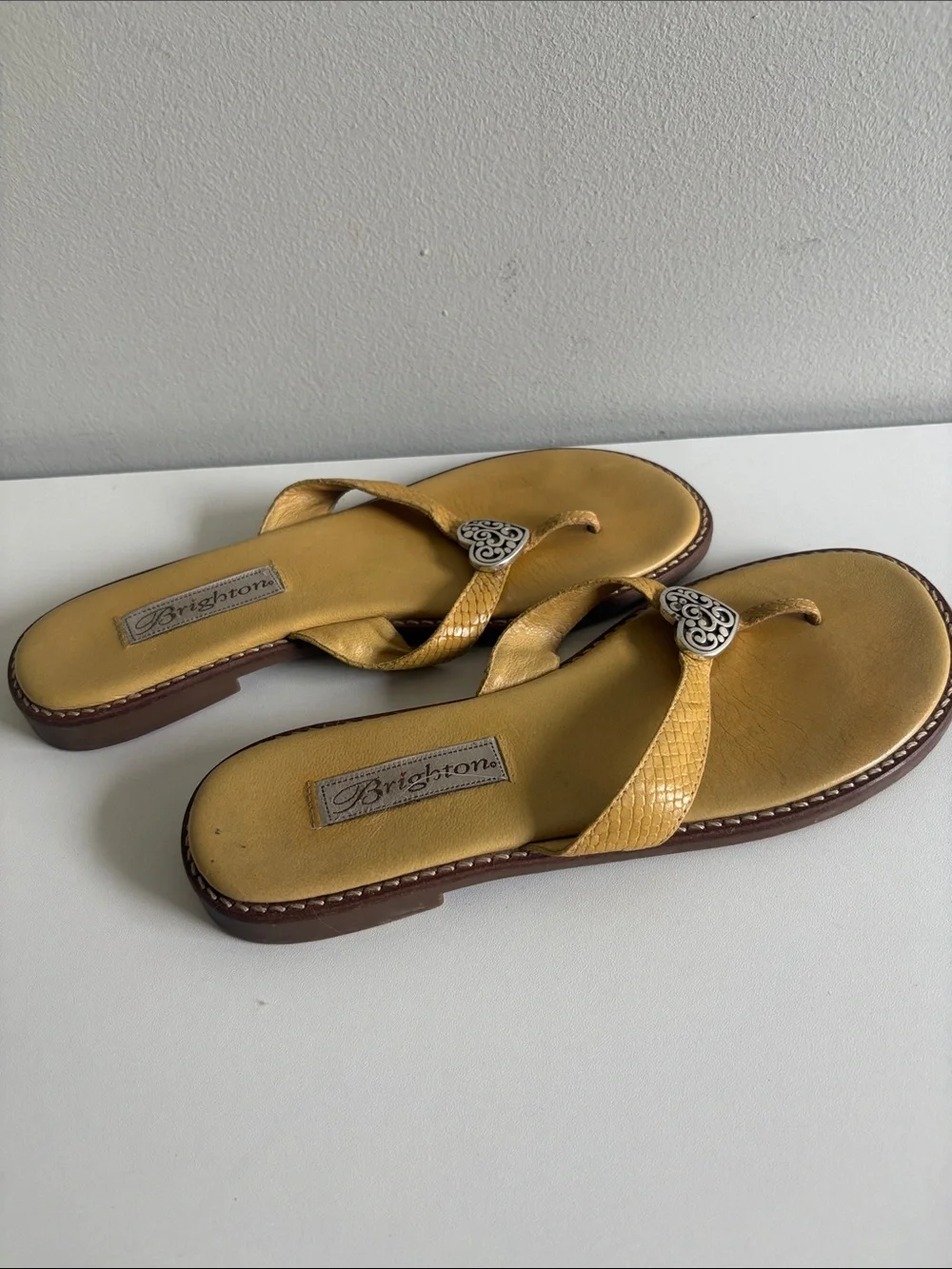 Brighton Yellow Leather Heart Thong Sandals Flip Flops Italy Women’s 7M